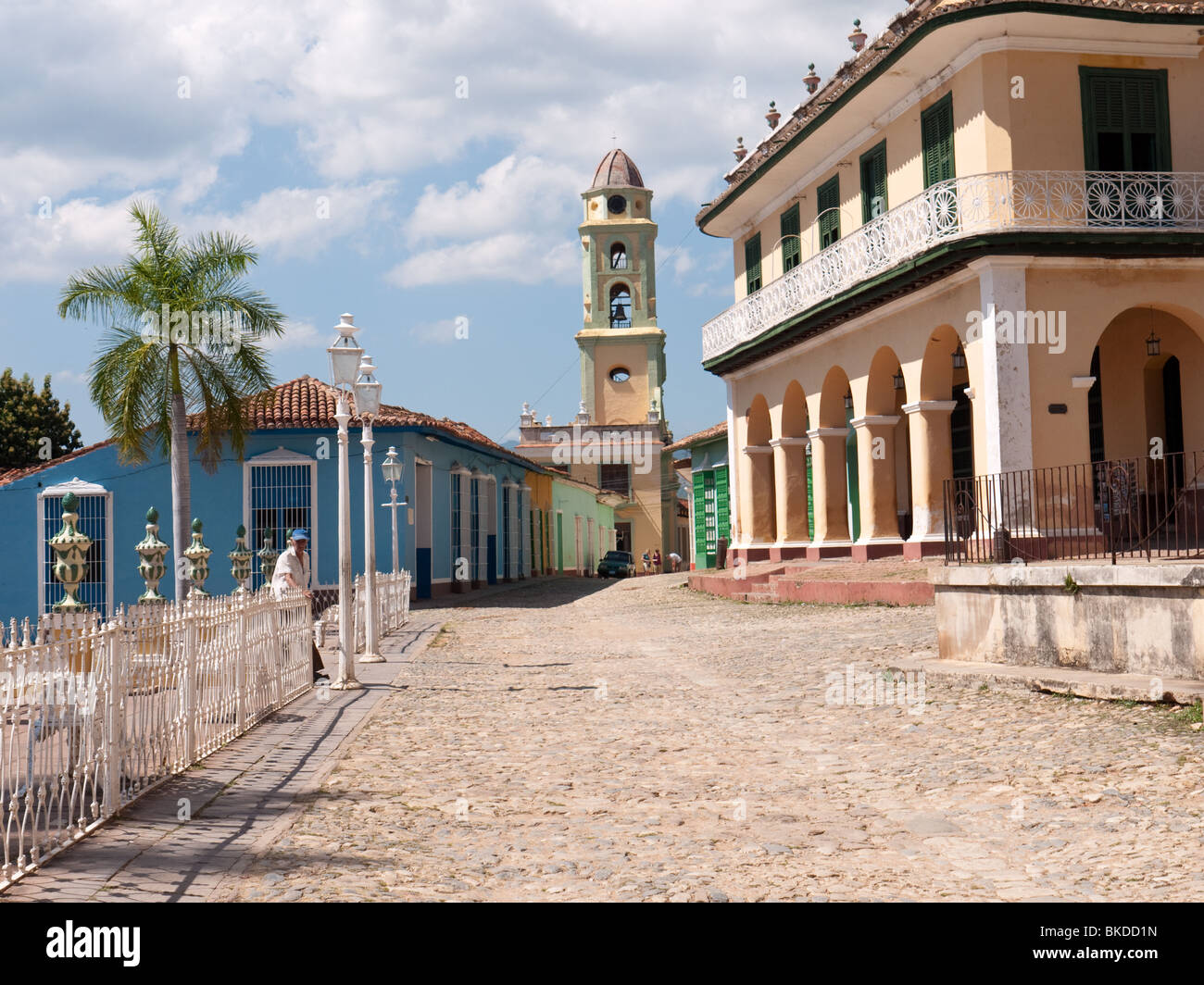 Coloniale cubano Architeture e chiesa nel centro coloniale della città vecchia, Trinidad, Cuba Foto Stock