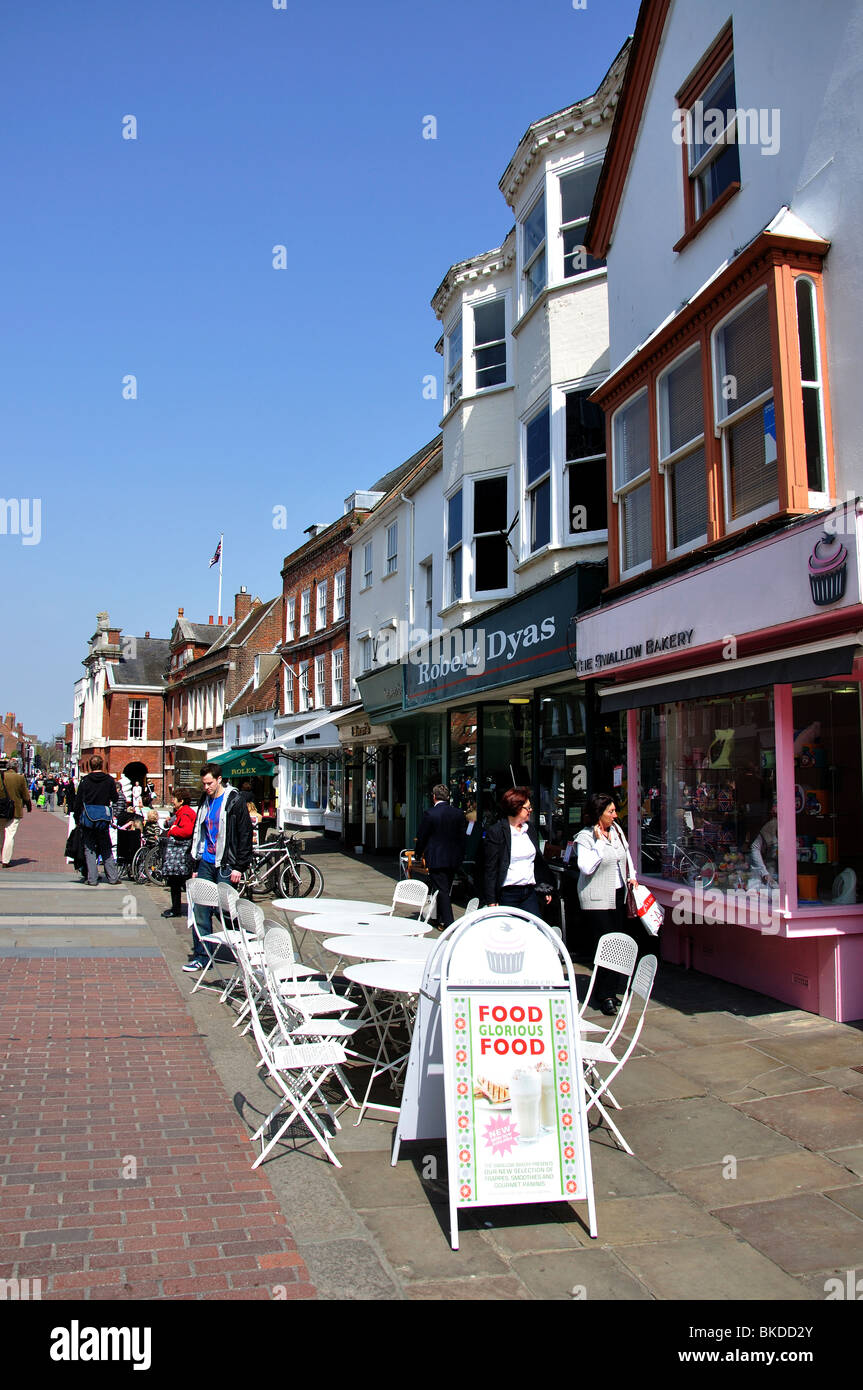 Outdoor Cafe, North Street, Chichester, West Sussex, in Inghilterra, Regno Unito Foto Stock