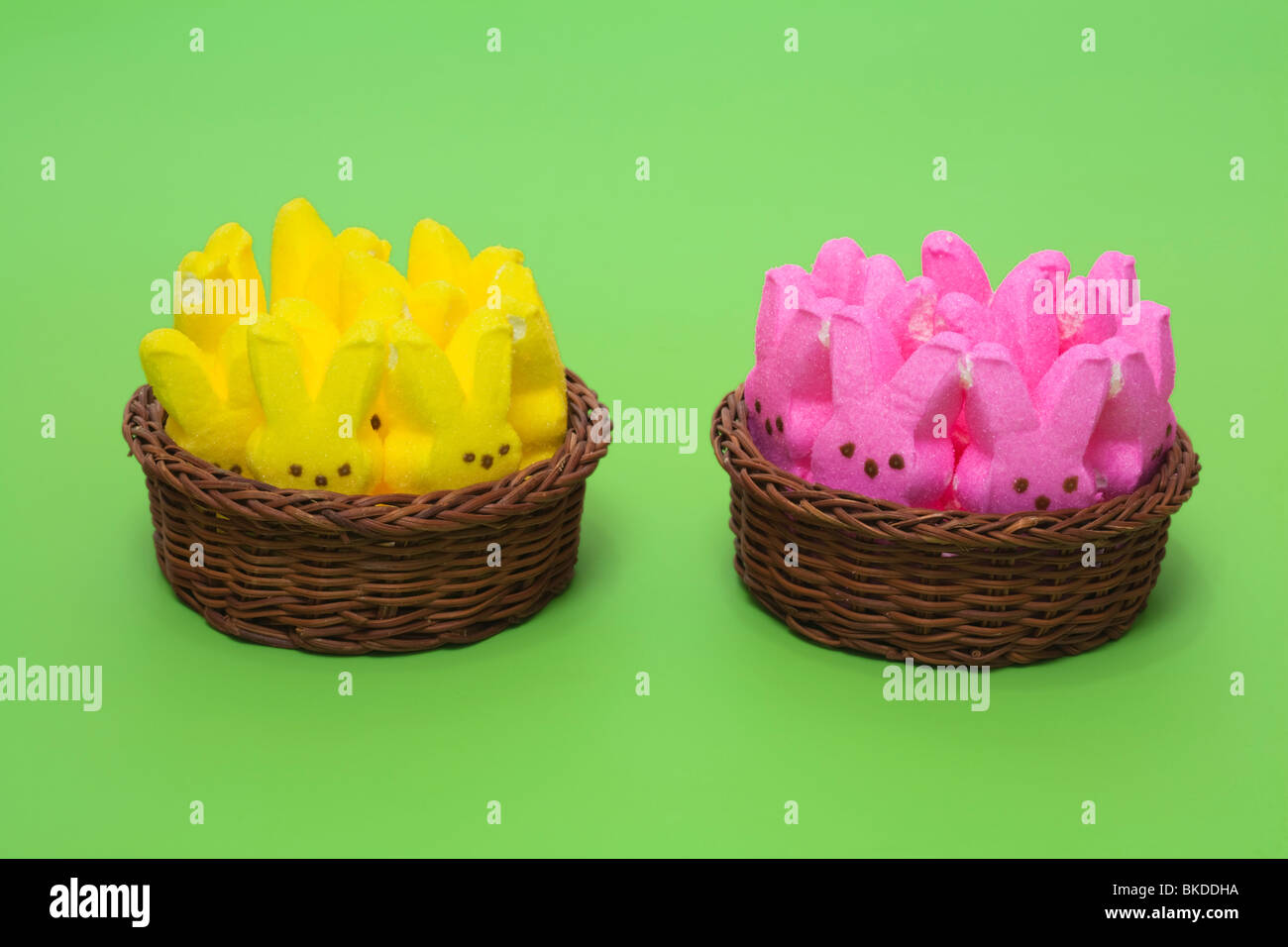 Pasqua Candy , Marsh Mellow coniglietti in cestelli Foto Stock