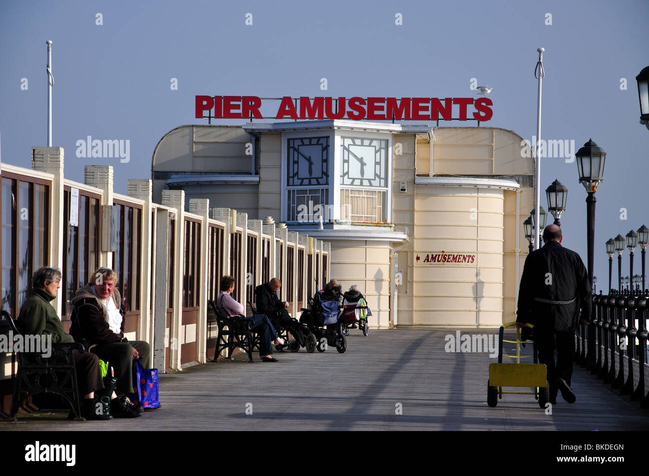 Sala giochi, Worthing Pier, Worthing, West Sussex, in Inghilterra, Regno Unito Foto Stock