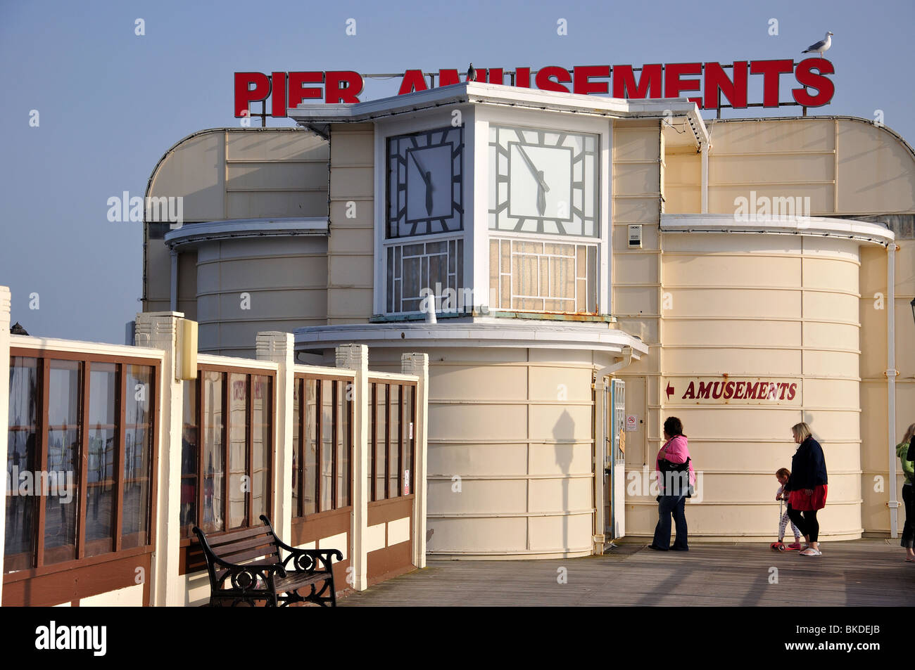 Sala giochi, Worthing Pier, Worthing, West Sussex, in Inghilterra, Regno Unito Foto Stock