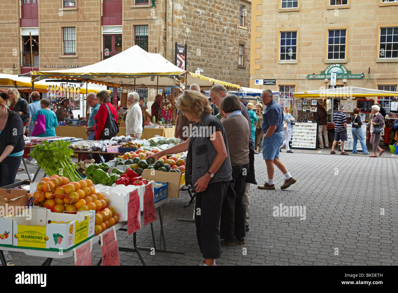 La produzione di stallo, al mercato del sabato, Salamanca Place, Hobart, Tasmania, Australia Foto Stock