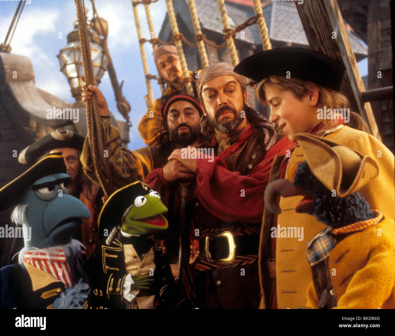 MUPPET Treasure Island (1996) SAM L'Aquila, Kermit la rana, tim curry, Vescovo Kevin MTI 003 L Foto Stock