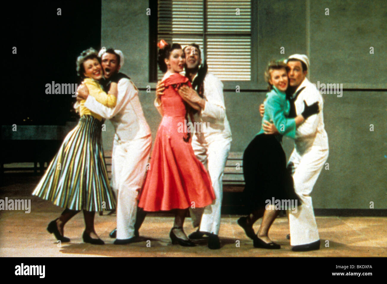 In città (1949) Betty Garrett, FRANK SINATRA, ANN MILLER, JULES MUNSHIN, vera-Ellen, Gene Kelly ONT 002 Foto Stock