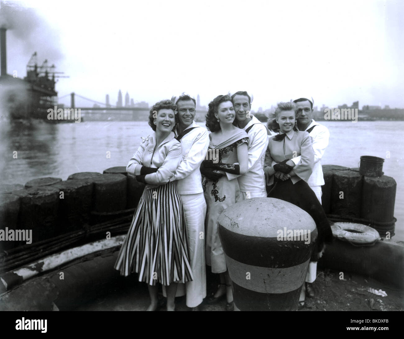 In città (1949) Betty Garrett, FRANK SINATRA, ANN MILLER, JULES MUNSHIN, vera-Ellen, Gene Kelly ONT 002P Foto Stock