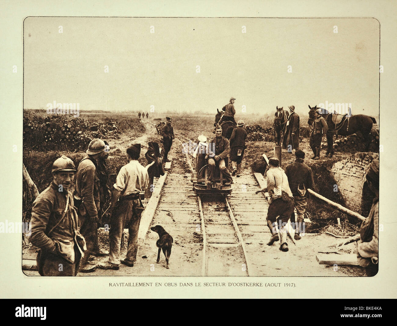 Fornitura di granate / gusci per ferrovia per il campo di battaglia della prima guerra mondiale a Oostkerke in Fiandra occidentale durante la Prima Guerra Mondiale uno, Belgio Foto Stock