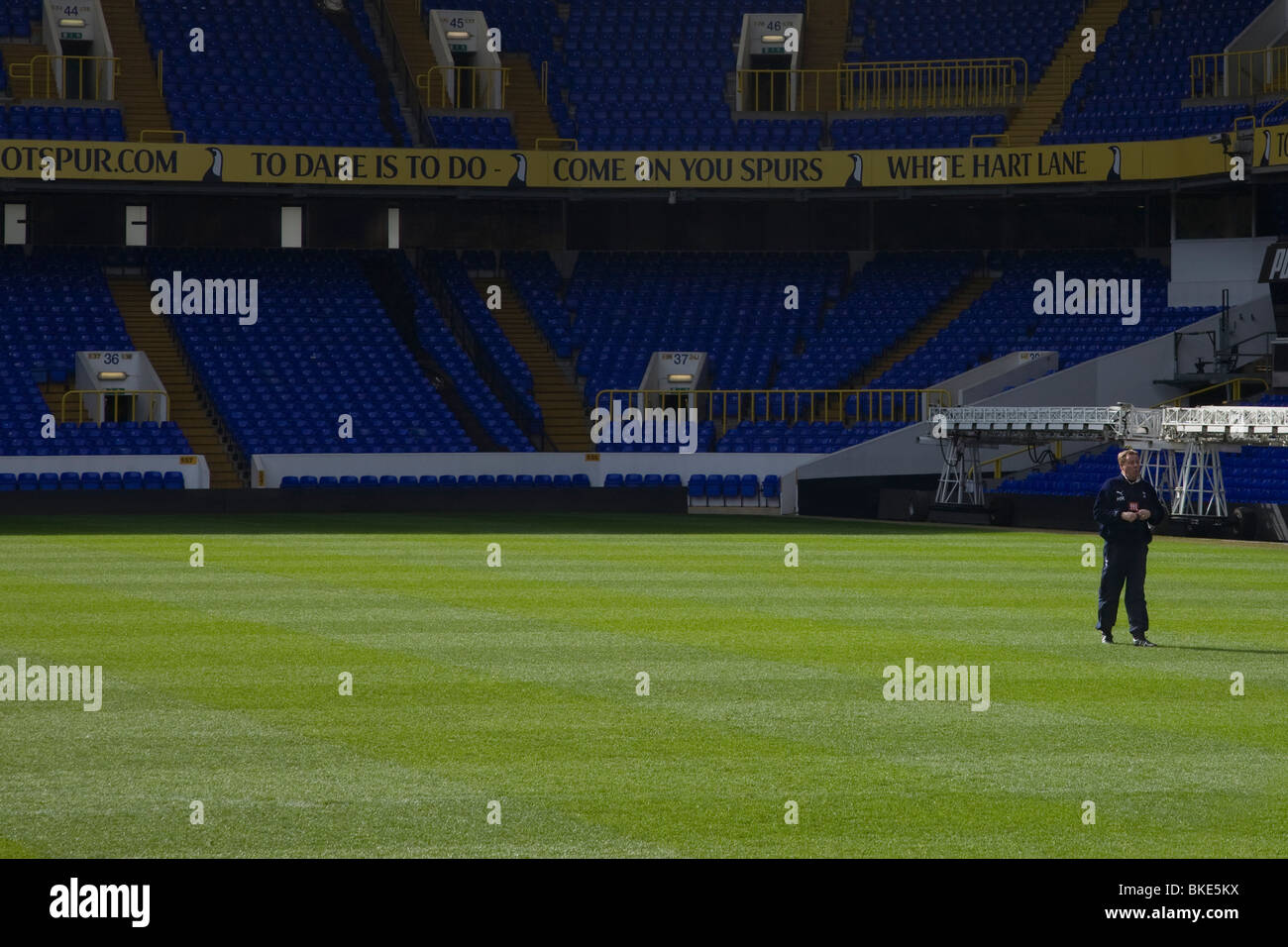 Tottenham Hotspurs stadio di calcio con manager Harry Redknapp sui campi di calcio Foto Stock