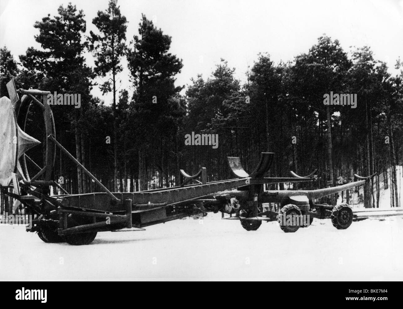 Eventi, Seconda guerra mondiale / seconda guerra mondiale, Germania, Heeresversuchsanstalt (Centro di ricerca dell'esercito) Peenemuende 1942 - 1945, veicolo Meiller per razzi V2, circa 1943, Terzo Reich, nazional socialismo, Wehrmacht, esercito, Wunderwaffee, Wunderwaffen, missile, missili, posizione di sparo, V-2, 20th secolo, arma segreta, armi, Vergelissalesselersal, Peenemünde, reenvelen, reenvelen, reenvelen, reenvelen, Vergenvelen, reenvelen, reenvelen, reenvelen, Vergenvelen, Terreno di prova, impianto di test, V 2, rampa di lancio mobile, Meillerwagen, trasporto, razzo, 1940s, Foto Stock