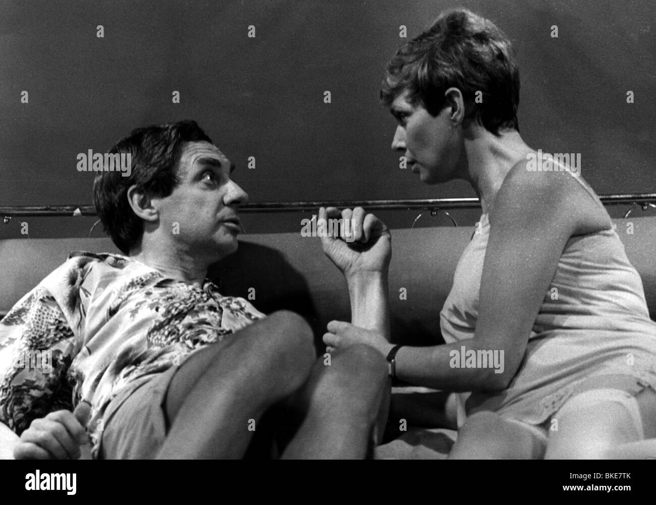 Juhnke, Harald, 10.6.1929 - 1.4.2005, attore tedesco, a metà lunghezza, con Grit Boettcher in una serie televisiva tedesca, 1977/1978, Foto Stock