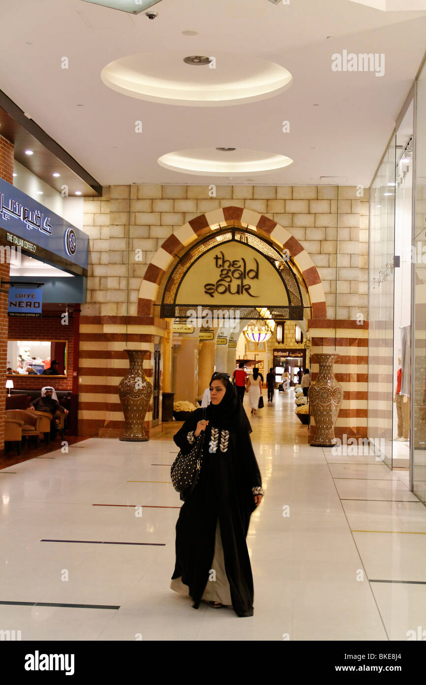 Il Gold Souk di Dubai Mall vicino a Burj Khalifa , centro commerciale più grande del mondo con più di 1200 negozi, Dubai, Emirati arabi uniti Foto Stock