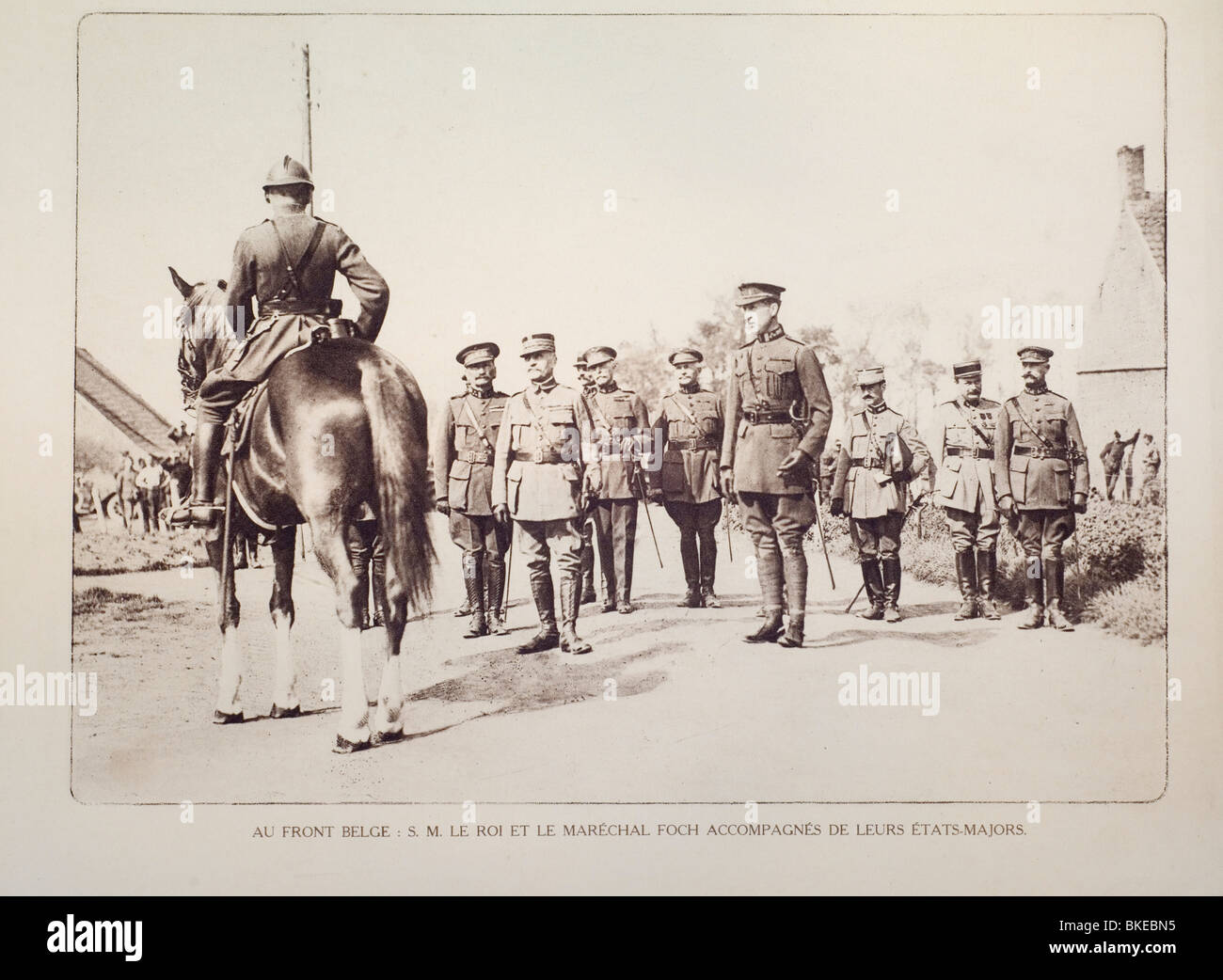 Re Alberto I e il Maresciallo di Campo Ferdinando Foch in Fiandra occidentale durante la Prima Guerra Mondiale uno, Belgio Foto Stock