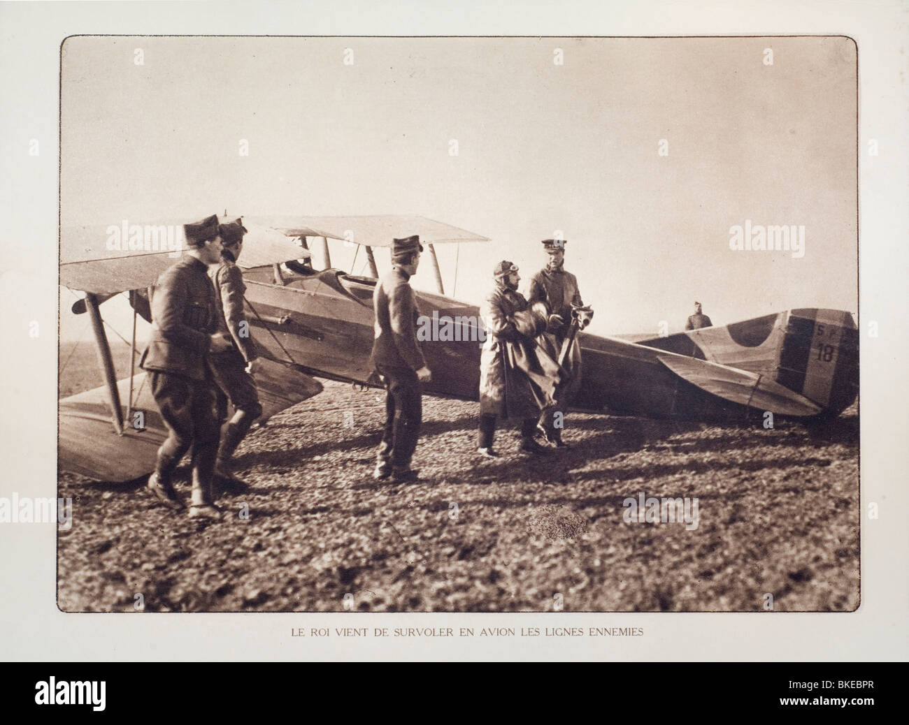 Re Alberto I e la prima guerra mondiale pilota da caccia nella parte anteriore del biplano nella Fiandra occidentale durante la Prima Guerra Mondiale uno, Belgio Foto Stock