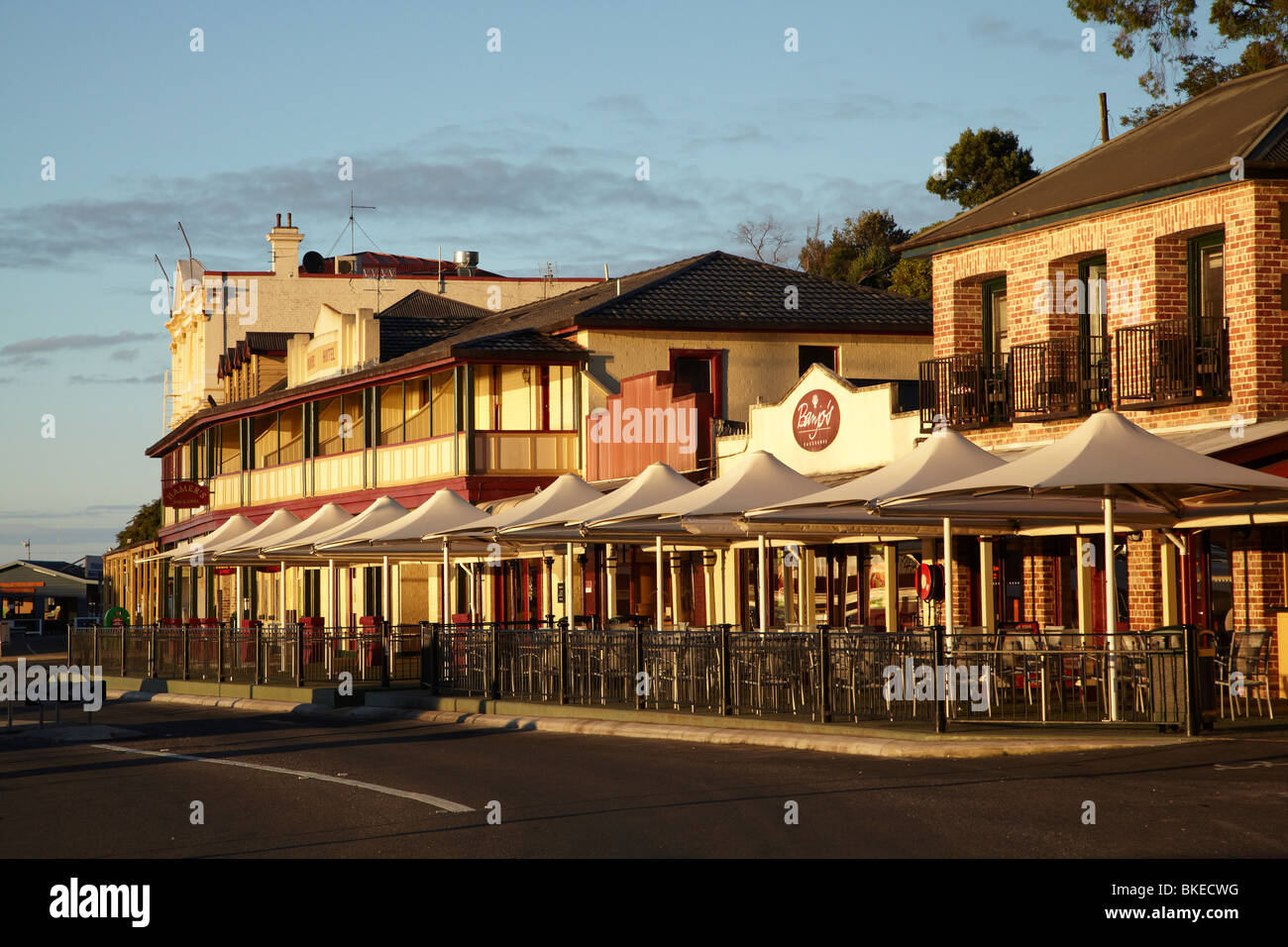 Bar e ristoranti, Esplanade, Strahan, Western Tasmania, Australia Foto Stock