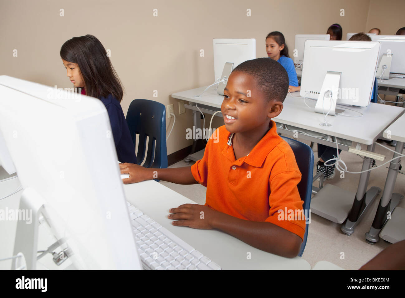 Gli studenti in classe computer Foto Stock