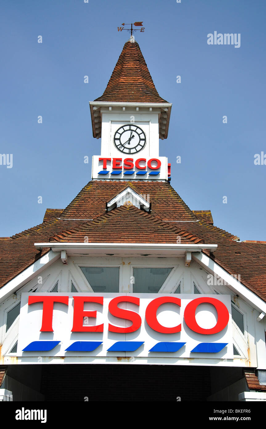 Clocktower, supermercato Tesco, Burgess Hill, West Sussex, in Inghilterra, Regno Unito Foto Stock