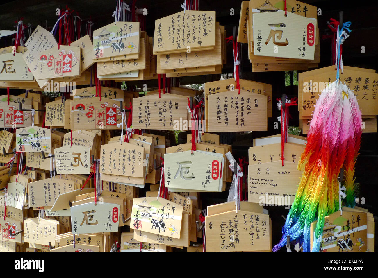 Votive schede di preghiera e di offerte al Tempio Zenkoji, Nagano, Giappone Foto Stock