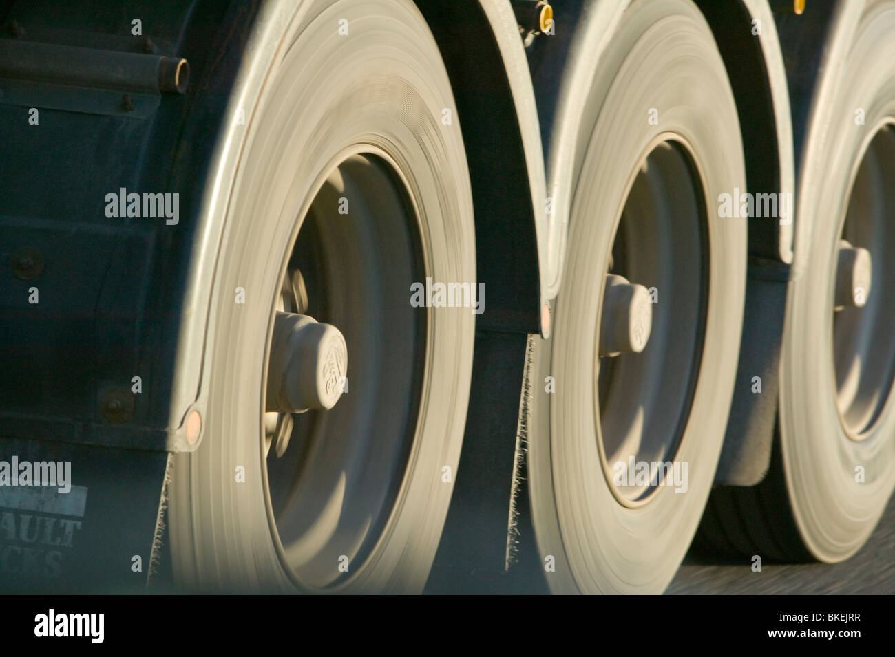 Un camion ruota in movimento Foto Stock