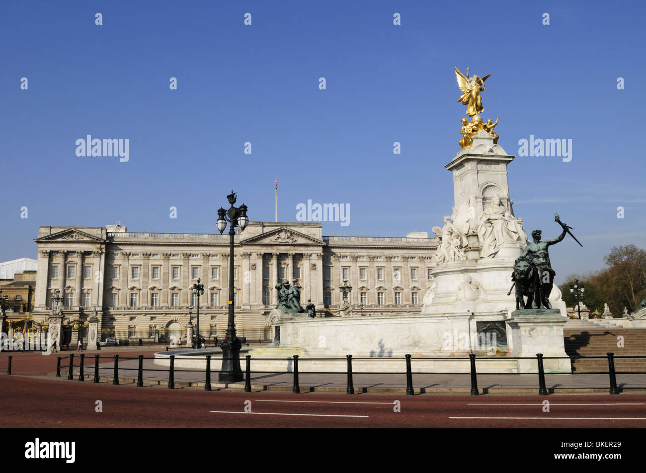 La regina Victoria Monument e Buckingham Palace, London, England, Regno Unito Foto Stock