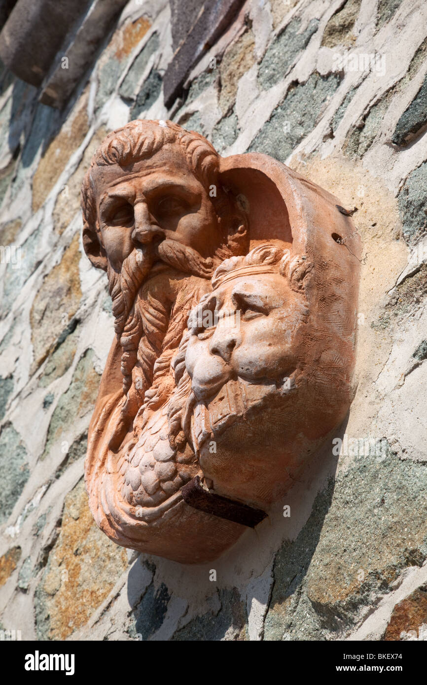 La scultura a parete a Chateau de la Roche a Saint-Priest la Roche vicino a Roanne, Francia, Foto Stock