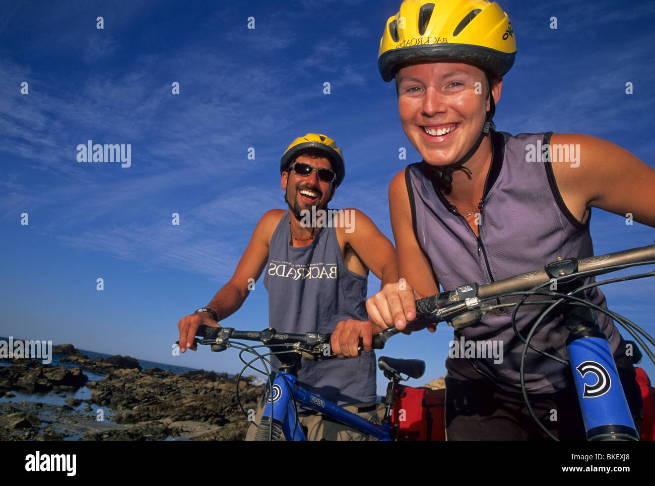 Coppia sorridente alla fotocamera. Foto Stock