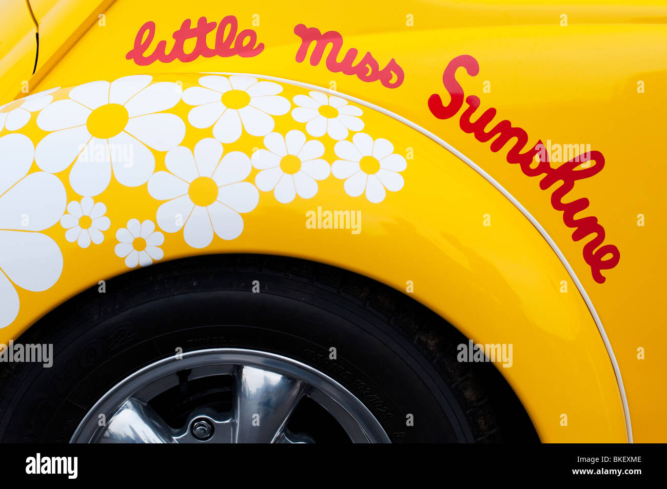 Giallo custom Volkswagen maggiolino astratta. Little miss sunshine. Foto Stock