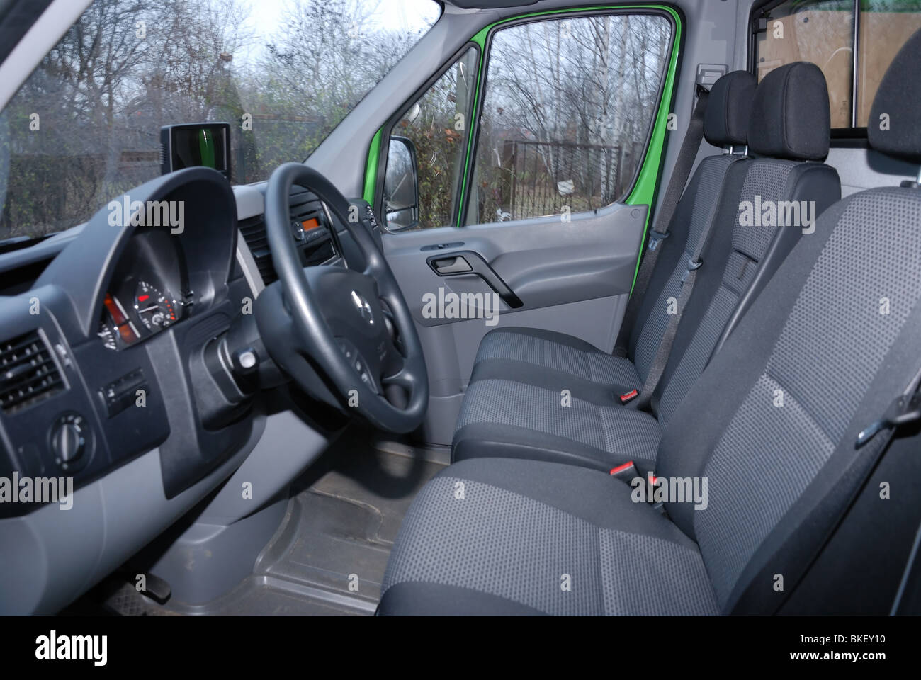 Mercedes-Benz Sprinter 260 CDI Van - verde - L3H2 - Tedesco MCV Van - interno, cabina, cruscotto, volante Foto Stock