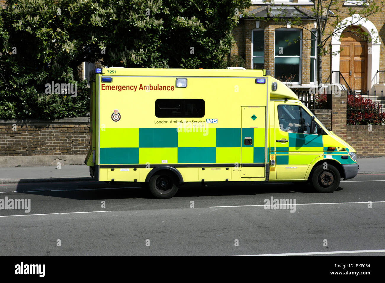 Londra servizio ambulanza ambulanza su chiamata Foto Stock