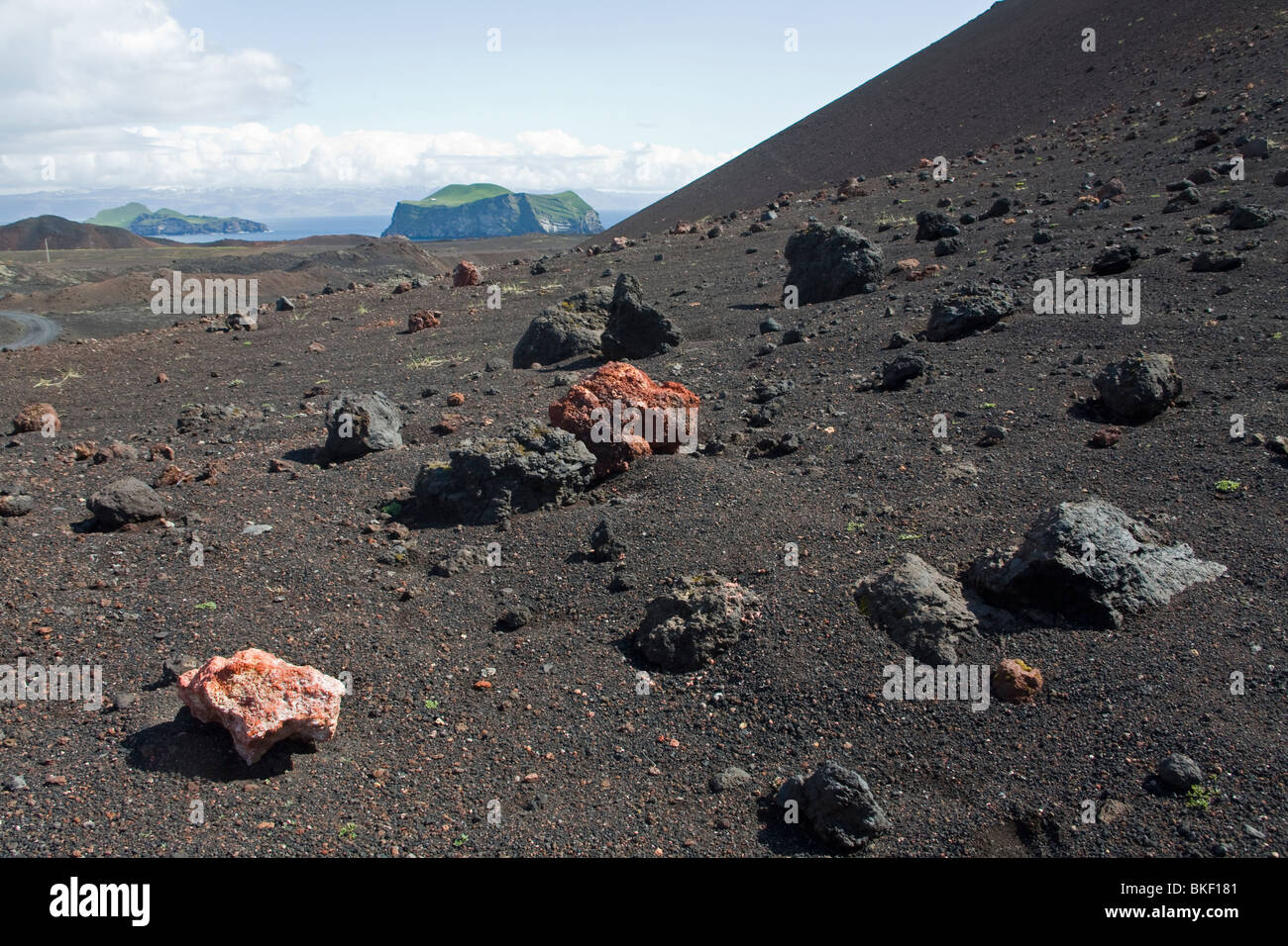 Pietre di lava sul pendio del Vulcano Eldfell Vestmannaeyar Islanda Foto Stock