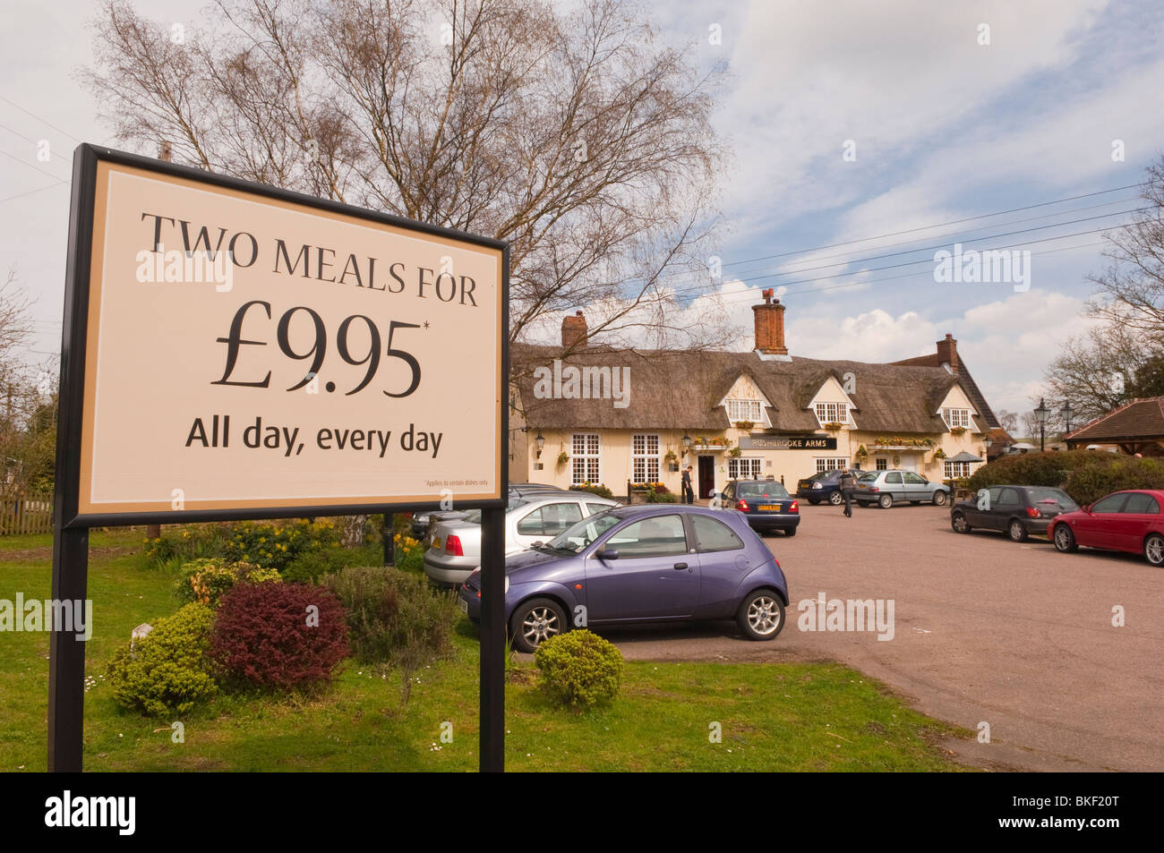 Il Rushbrooke Arms pub ristorante In Sicklesmere vicino a Bury Saint Edmunds , Suffolk , Inghilterra , Gran Bretagna , REGNO UNITO Foto Stock