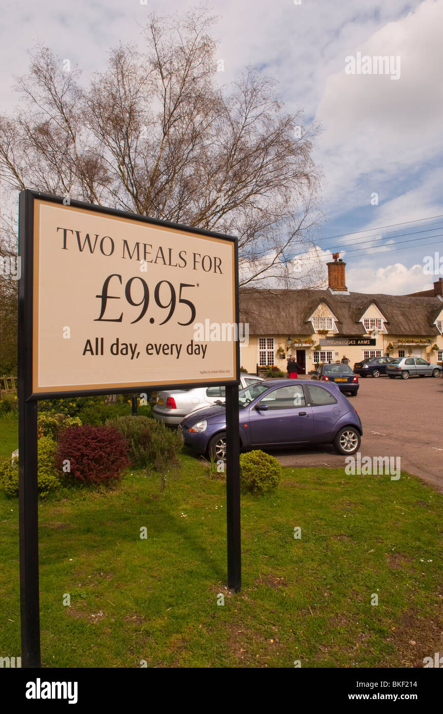 Il Rushbrooke Arms pub ristorante In Sicklesmere vicino a Bury Saint Edmunds , Suffolk , Inghilterra , Gran Bretagna , REGNO UNITO Foto Stock