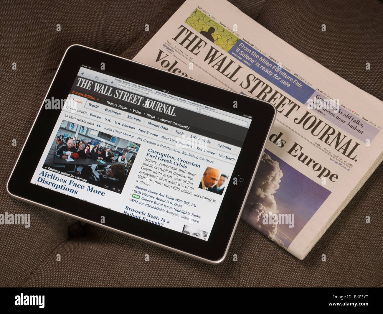 Apple iPad il nuovo modo di leggere le notizie con Wall Street Journal giornale Foto Stock