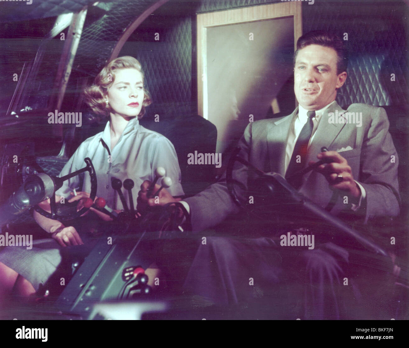 Scritto sul vento (1956) Lauren Bacall, ROBERT PILA WRW 002CP Foto Stock