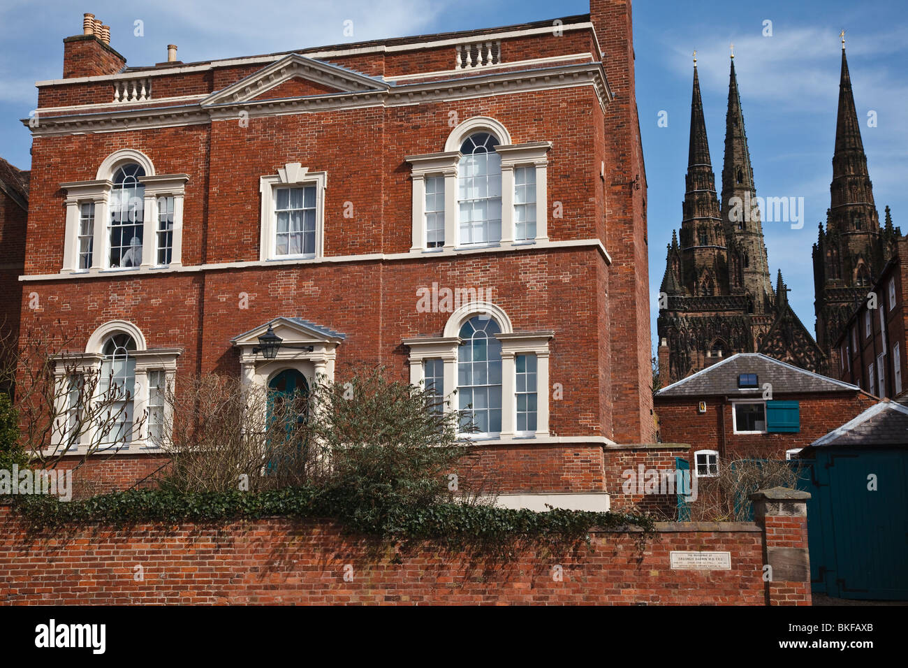 Erasmus Darwin House e Lichfield Cathedral. Foto Stock