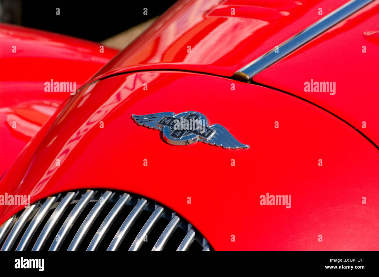 Una Morgan 4 Badge e Grill su una Rossa Morgan auto Foto Stock