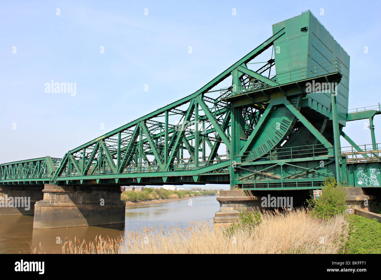 Ponte Keadby, più formalmente conosciuto come il Re Giorgio V, il ponte attraversa il fiume Trento vicino Keadby Lincolnshire Foto Stock