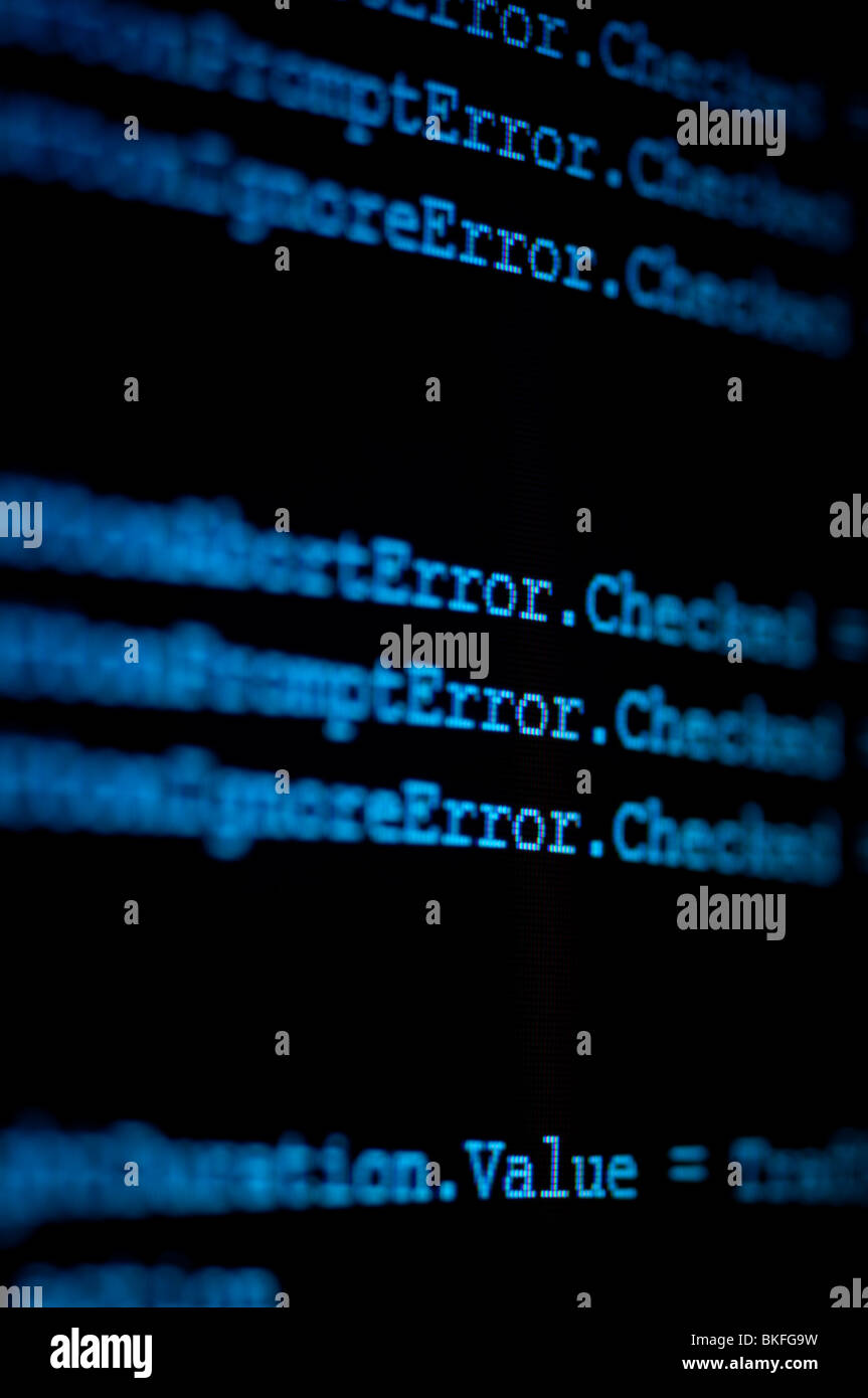 Monitor del computer che mostra il codice di zoom avanti sulla word error Foto Stock