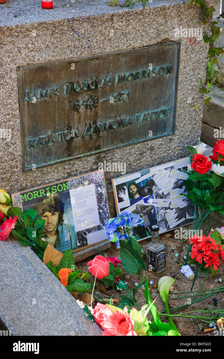 La tomba di Jim Morrison, cimitero Pere Lachaise, Parigi Foto Stock
