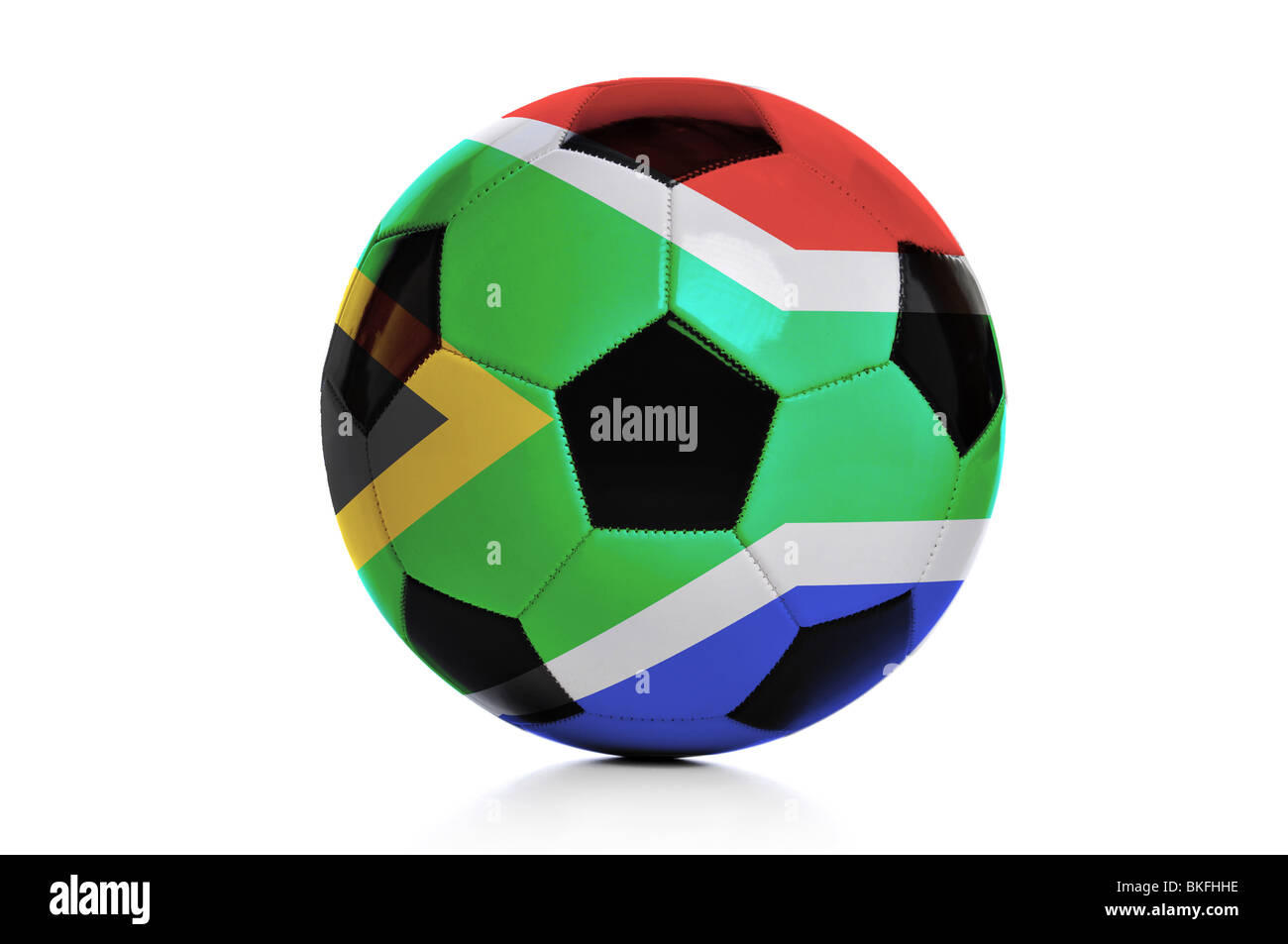 Il calcio con la bandiera del Sud Africa isolato su uno sfondo bianco Foto Stock