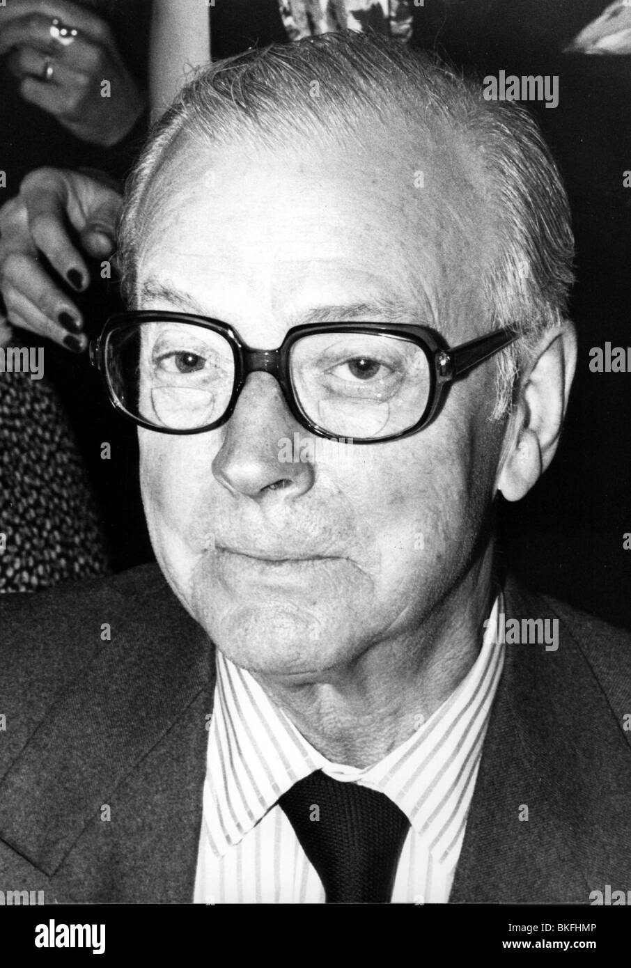 Ambler, Eric, 28.6.1909 - 22.10.1998, autore/scrittore britannico (di thriller e spy novel), ritratto, 1980s, Foto Stock