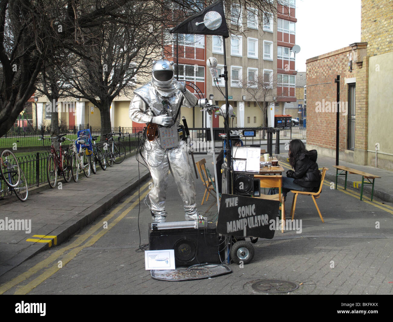 Spaceman music man, Broadway Market, Hackney Foto Stock