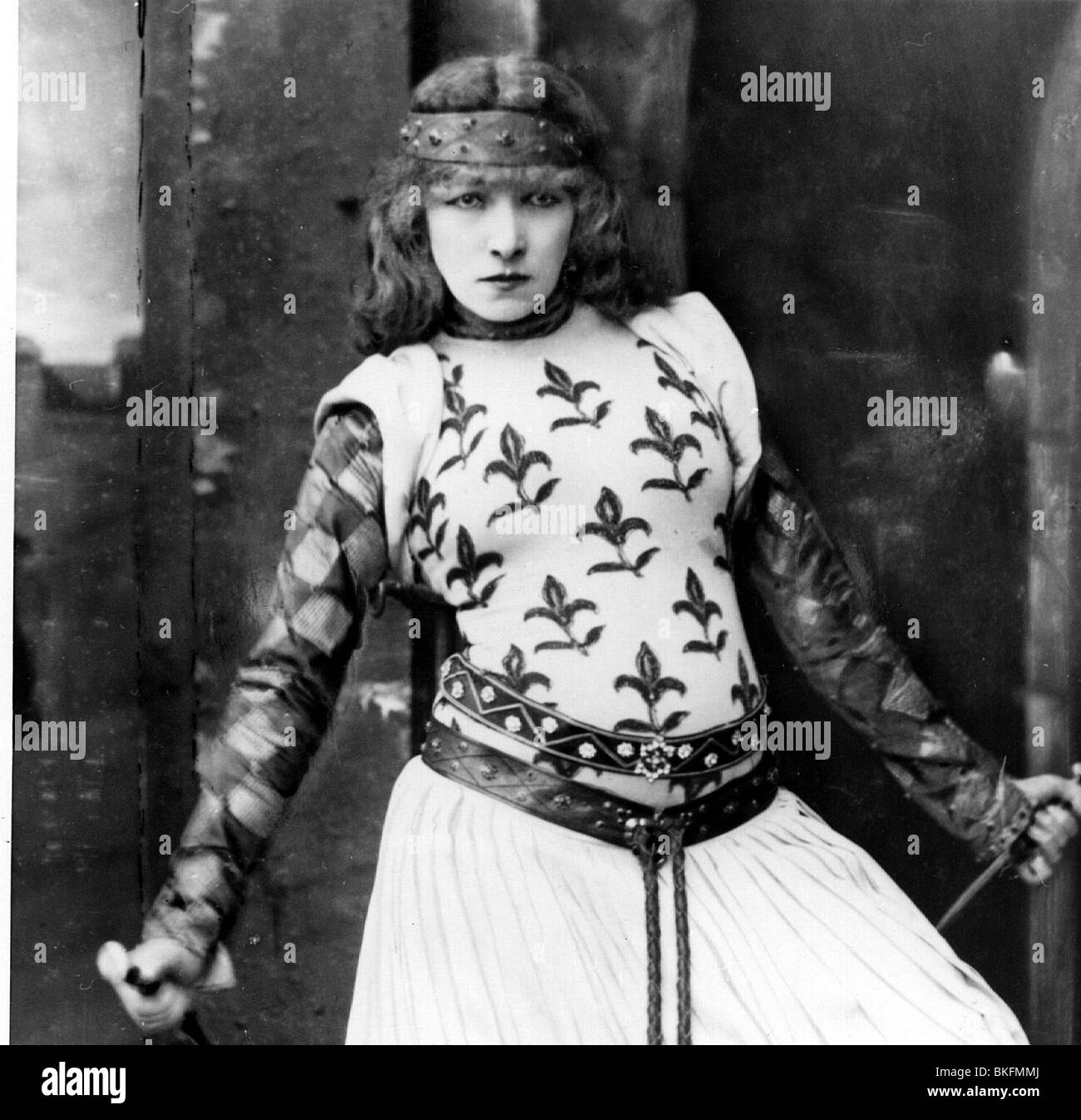 Bernhardt, Sarah, 22.10.1844 - 26.3.1923, attrice francese di mezza lunghezza, nel teatro "Macreth", circa 1900, Foto Stock