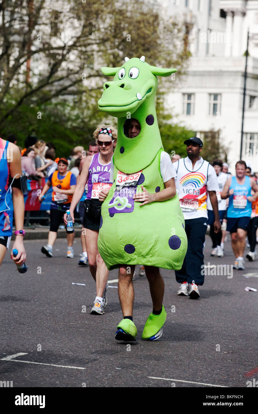 Maratona di Londra 2010 GREEN DRAGON Foto Stock