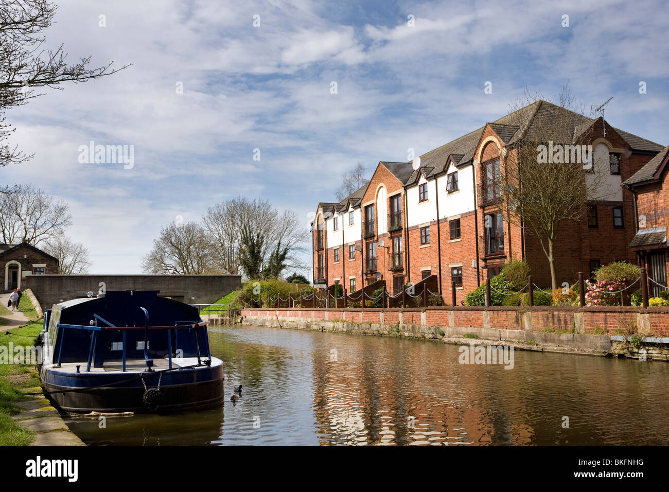 Canal Boat ormeggiato sul Leeds Liverpool Canal, banca Canale di Beagle proprietà in zone rurali Parbold, LANCASHIRE REGNO UNITO Foto Stock