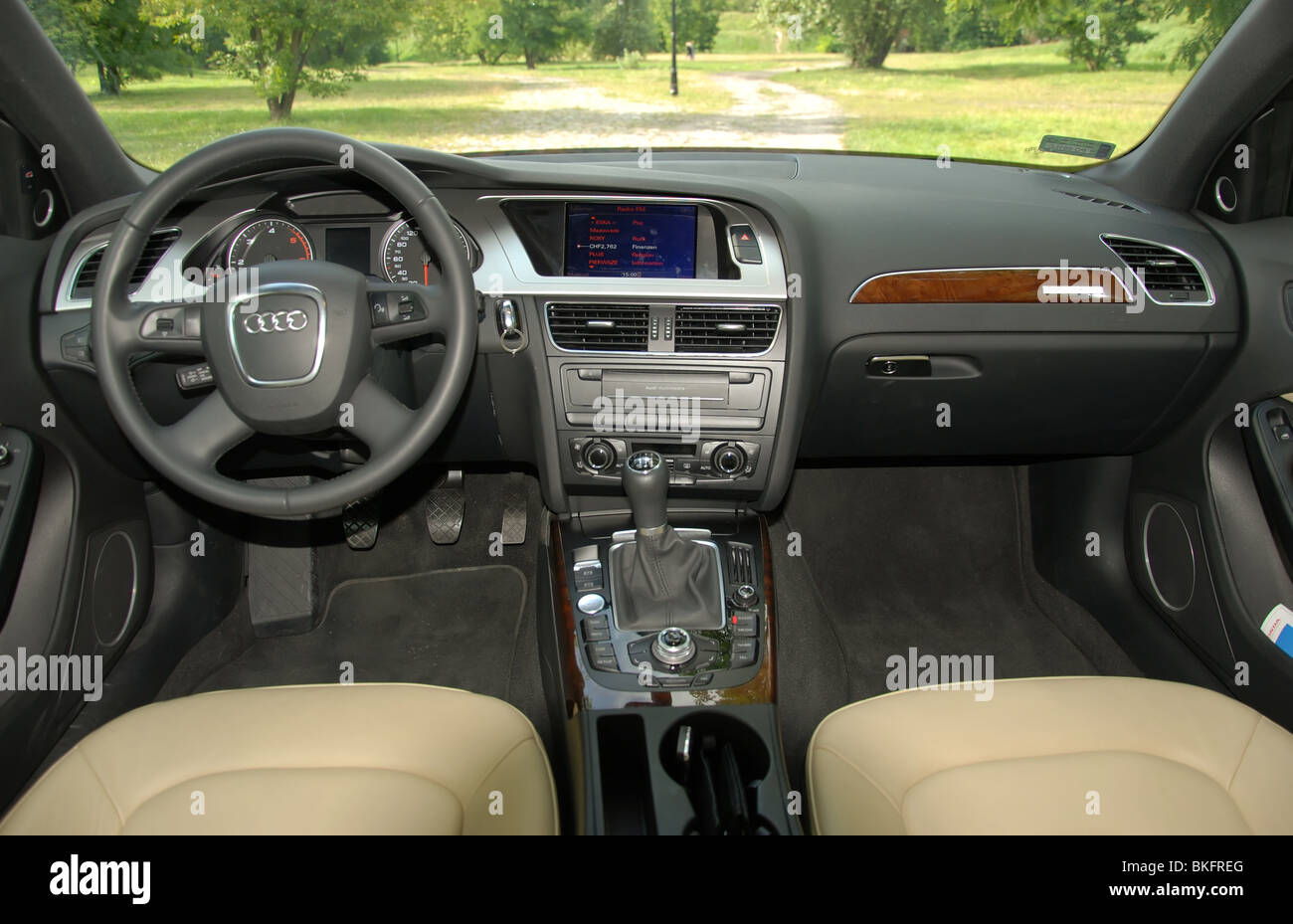 Audi dashboard immagini e fotografie stock ad alta risoluzione - Alamy