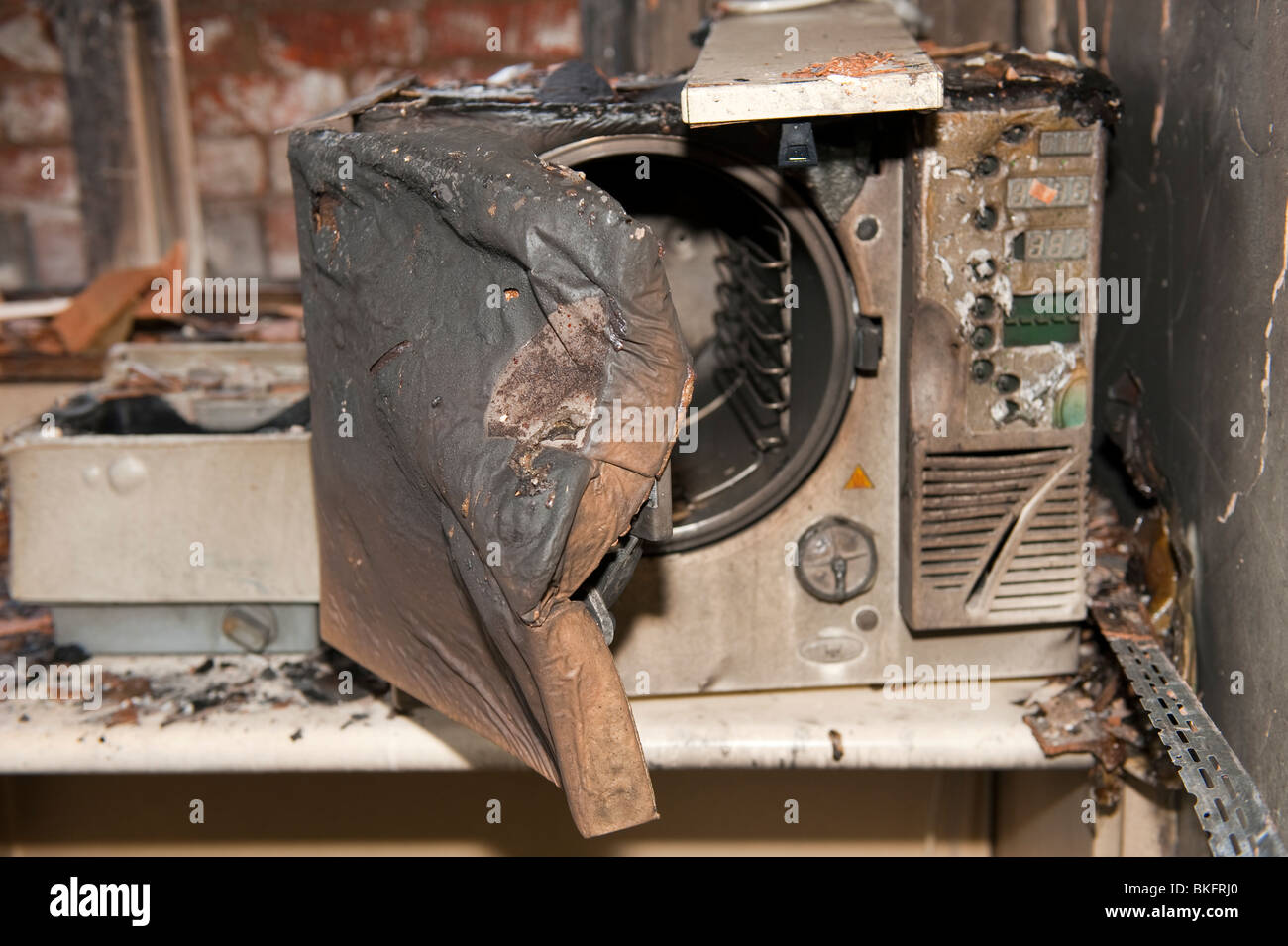 Fire danneggiato sterilizzatore autoclave Foto Stock