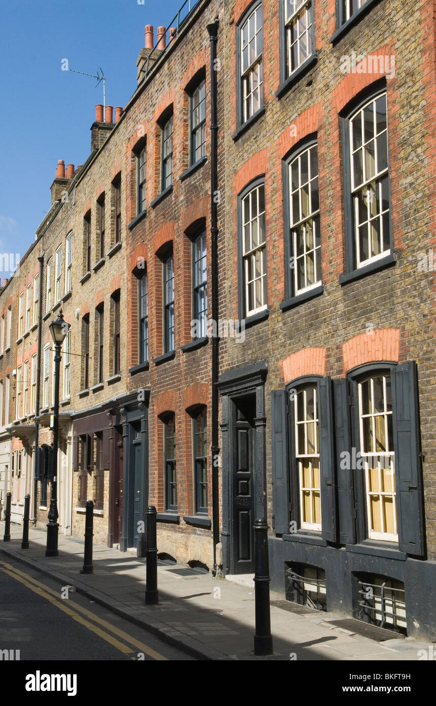 Spitalfields East London Regno Unito. Case cittadine georgiane. Fournier Street Londra EC1 Inghilterra 2010, 2010s HOMER SYKES Foto Stock
