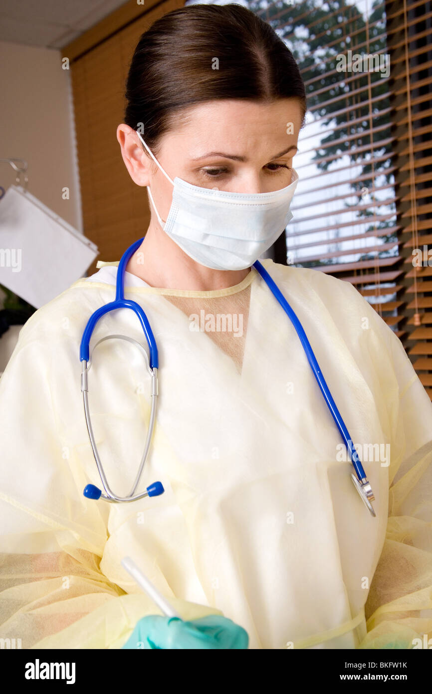Ritratto di lavoratore di cura di salute nel centro di dialisi. Foto Stock