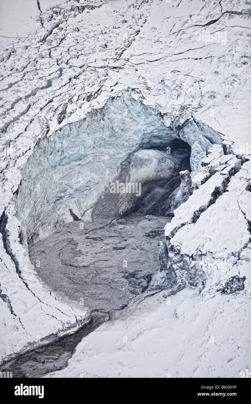 Gigjokull,-uscita dal ghiacciaio Eyjafjallajokull. Correndo acqua e inondazioni dovute a Eyjafjallajokull eruzione del vulcano, Islanda Foto Stock