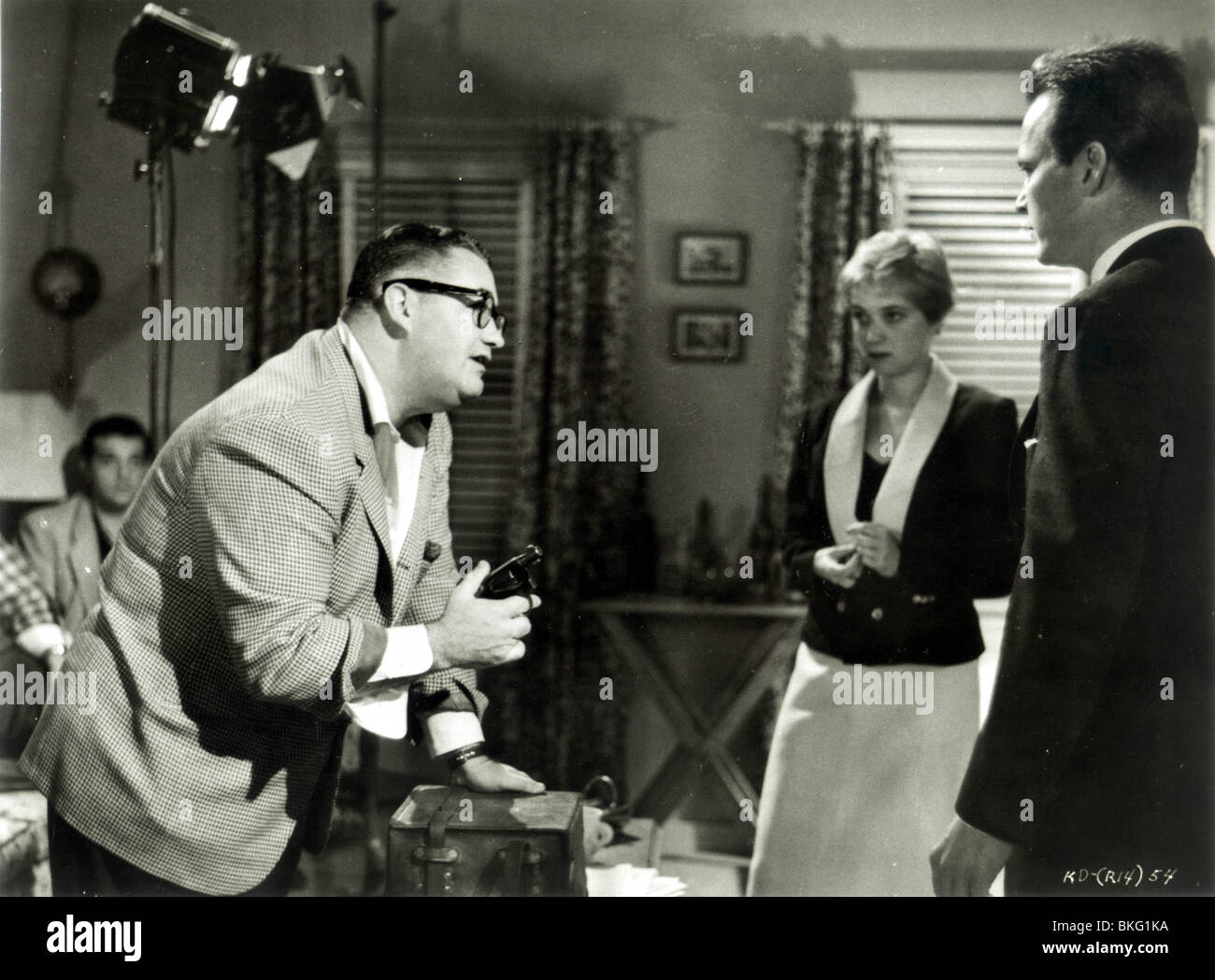 ROBERT ALDRICH (DIR) ritratto sul set kiss me mortale con RALPH MEEKER RALD 001P Foto Stock