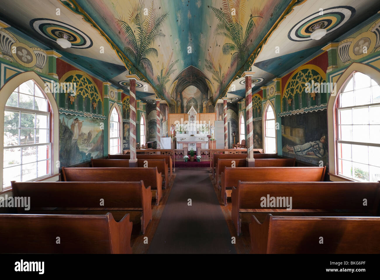 Dipinto di chiesa (San Benedetto la Chiesa cattolica) a sud di Kona,Hawaii è decorata con affreschi utilizzati per illustrare le scene della Bibbia. Foto Stock